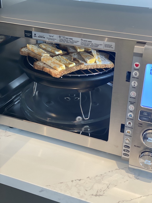 Breville Combi Wave 3-in-1 Microwave Oven andAir Fryer 