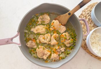 Delicious Peas and Carrots Chicken Stew Recipe {Pollo Arvejado}